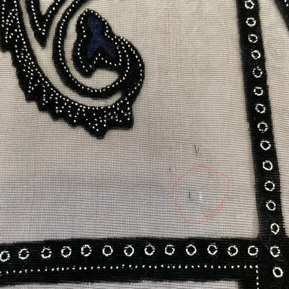 Besarani London vintage women's shawl/wrap scarf. - Picture 7 of 14